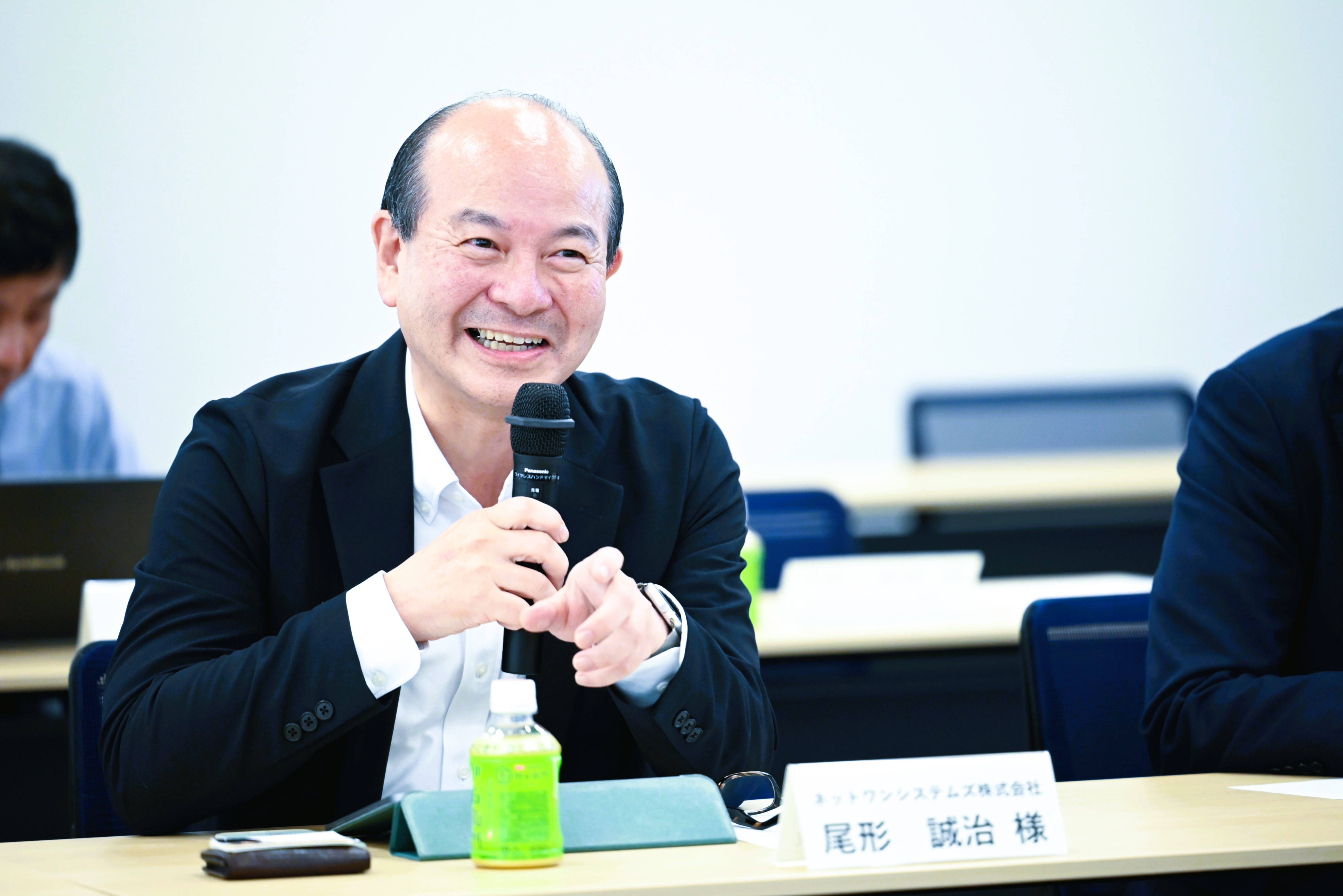 尾形さんが発言されている姿